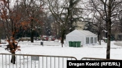 Nepoznato je do kada će šatori biti kod Predsedništva