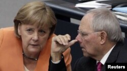 German Chancellor Angela Merkel chats with Finance Minister Wolfgang Schaeuble (file photo)