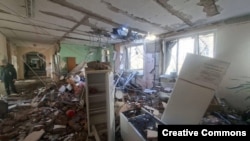 რუსული დრონების თავდასხმის შედეგად დაზიანებული სამშობიარო კლინიკა ოდესაში