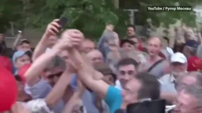 Толпа ликует, Платошкин на свободе!
