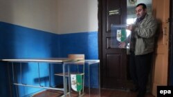 Если исходить из результатов опроса общественного мнения, обнародованных Институтом социального маркетинга, то получается, что нынче-таки в Абхазии впервые будет второй тур президентских выборов