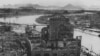 Fotografija iz septembra 1945. godine, na kojoj se vide ostaci Zgrade za promociju prefekturne industrije nakon bombardovanja Hirošime, koja je kasnije sačuvana kao spomenik.