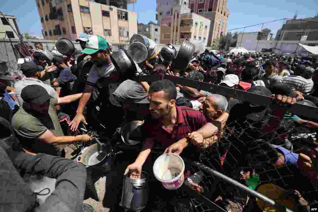 Programul Alimentar Mondial, organism al ONU, a declarat că aproape una din trei persoane din Gaza nu mănâncă timp de zile întregi și „mii” sunt „în pragul unei foamete catastrofale”.