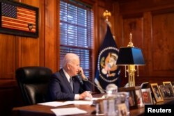 Președintele american Joe Biden în cursul discuției telefonice cu Vladimir Putin, Delaware, SUA, 30 decembrie 2021.