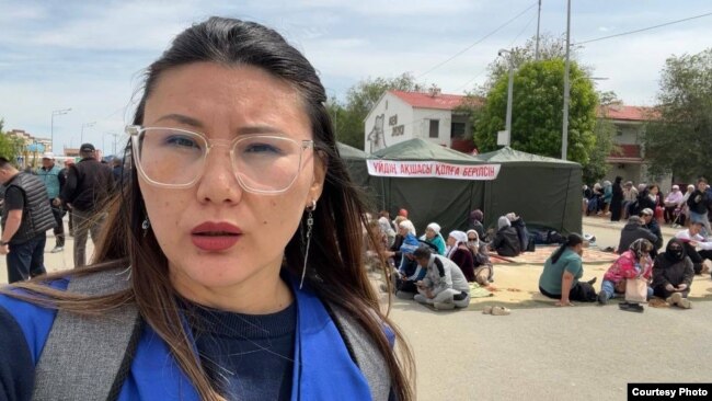Journalist from Ak Zhaiyk covers the situation with the strike