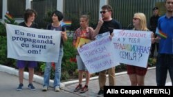 La un protest în fața ambasadei Rusiei la Chișinău