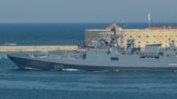 Фрегат «Адмирал Эссен» Черноморского флота РФ на выходе из Севастопольской бухты, архивное фото