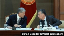Фарид Ниязов президент Алмазбек Атамбаев менен.