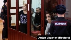 Aprelin 2-də Sankt Peterburq Hərbi Tribunalının müttəhimlər kürsüsündə oturanların hamısı keçmiş Sovet İttifaqının Mərkəzi Asiya respublikalarındandır