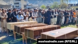 د خیبر پښتونخوا په کاټلنګ سیمه کې په ډرون برید کې د وژل شويو کسانو د جنازې مراسم - د ۲۰۲۵ز کال د مارچ ۲۹مې انځور
