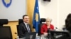 Kryeministri në detyrë i Kosovës, Albin Kurti, gjatë mbledhjes së ekzekutivit më 22 maj, kur u mor vendimi për ndarjen e parave për disa kategori.