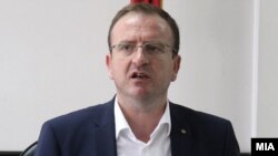 генералниот секретар на Алијансата за Албанците и градоначалник на Гостивар Арбен Таравари