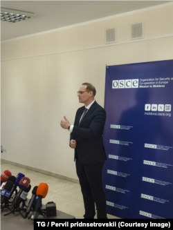 Așa-numitul ministru de externe din regiunea transnistreană, Vitali Ignatiev, face declarații pentru presă după întrunirea în formatul 1+1 de la Tiraspol, 16 aprilie 2026