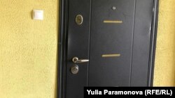 Следы взлома на двери Анатолия