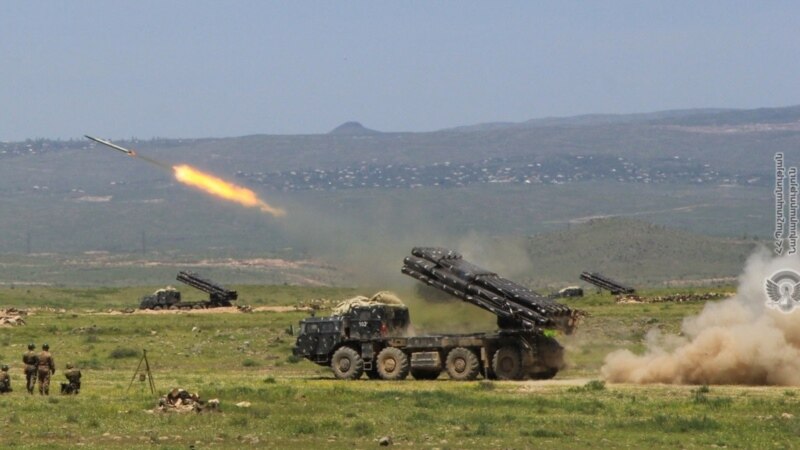 Armenia dhe Azerbajxhani tregojnë fuqinë përmes ushtrimeve ushtarake 