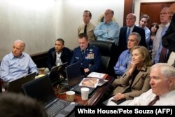 Osama bin Laden a fost găsit și ucis în 1 mai 2011. Liderii SUA au urmărit misiunea de la Casa Albă. Joe Biden (stânga) era atunci vicepreședinte. În imagine apare și Secretarul de Stat Antony Blinke, care era la acea vreme consilier pentru securitate națională al vicepreședintelui.