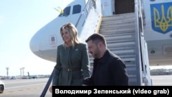 უკრაინის პრეზიდენტი ვოლოდიმირ ზელენსკი პირველ ლედისთან, ოლენა ზელენსკასთან ერთად ნიუ-იორკში ჩავიდა. 22 სექტემბერი, 2025 წელი