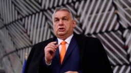 Orbán Viktor az Európai Tanács brüsszeli ülésére érkezik 2020. december 10-én.
