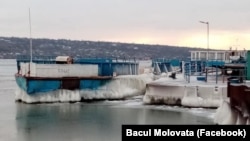 Feribotul de la Molovata sau bacul, cum i se mai spune, este singura cale ce asigură accesul în satele de pe Platoul Cocieri fără a trece controalele „vămilor” transnistrene.