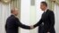 Президентът на Русия Владимир Путин и външният министър на Унгария Петер Сиярто по време на среща в Москва на 4 март 2026 г.