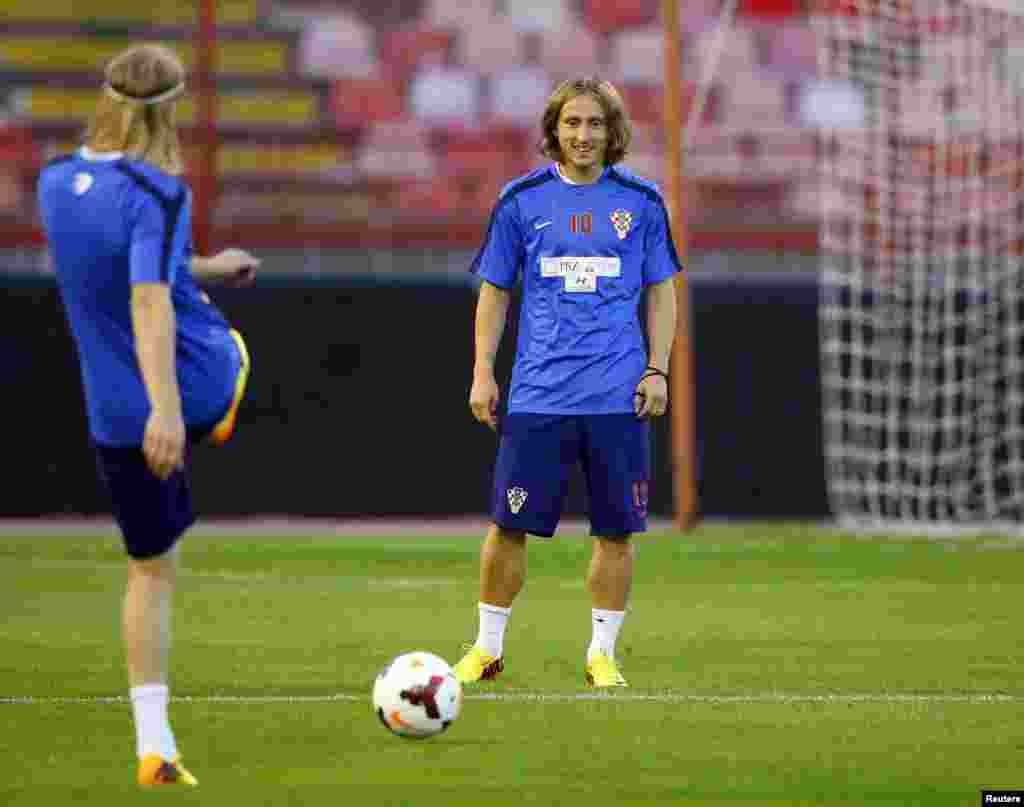 Luka Modrić (D) na treningu na Marakani, Beograd, 5. septembar 2013. Foto: REUTERS / Marko Đurica 