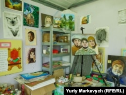 Роботи переселенки у її студії на Львівщині