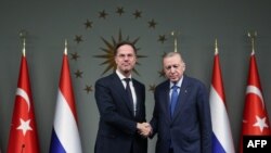 Kryeministri i Holandës, Mark Rutte, dhe presidenti i Turqisë, Recep Tayyip Erdogan. 26 prill 2024. 