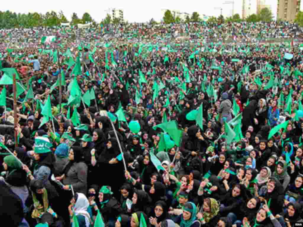 هواداران موسوی در مشهد، پیش از برگزاری انتخابات