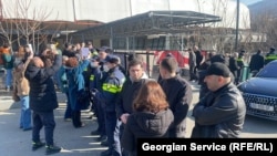 ჟურნალისტების პროტესტი მიხეილ მესხის სახელობის სტადიონთან