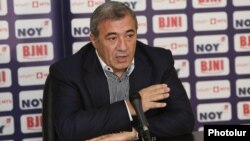 Armenia - Ruben Hayrapetian, chairman of the Football Federation of Armenia, speaks at a news conference in Yerevan, 12Jan2018.