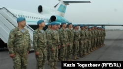 Вернувшиеся после стажировки в Индии казахстанские миротворцы. Алматы, 14 апреля 2018 года.