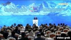 Эмомалӣ Раҳмон, президенти Тоҷикистон дар оғози ҳамоиш баромад кард