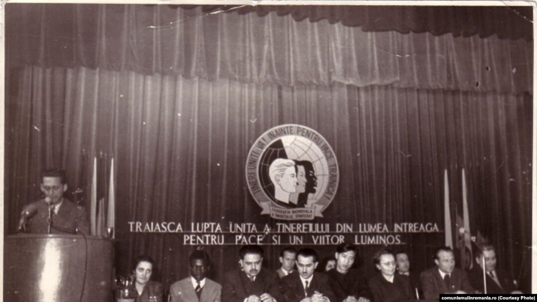 Întrunire tovărășească la Festivalul Tineretului, București, 1953. Sursa: comunismulinromania.ro