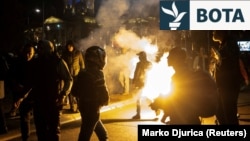 Protesta në Beograd para Kuvendit të Serbisë, më 2 nëntor 2025.