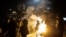 U dokumentu Evropske komisije se navodi da su studentski protesti i zahtevi za odgovornošću vlasti obeležili protekli period, dok su istovremeno zabeleženi nasilni incidenti, pritisci na civilno društvo i medije. Na fotografiji incident na protestu u Beogradu, 2. novembar 2025.