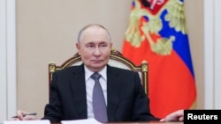 რუსეთის პრეზიდენტმა პუტინმა 9 დეკემბერს ონლაინ შეხვედრა გამართა ადამიანის უფლებათა საბჭოს წევრებთან, რომლებსაც უთხრა, რომ მთავრობამ გაითვალისწინა მათი წინადადებები „არამეგობრული სახელმწიფოებიდან" ზარების „ბლოკირების“ შესახებ 