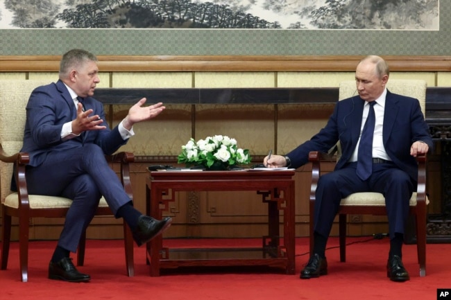 Роберт Фицо на переговорах с Владимиром Путиным в Пекине 2 сентября