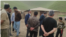 Сокиноне, ки талош доранд молу гови худро баргардонанд