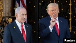 ABŞ-nyň prezidenti Donald Tramp Ysraýylyň premýer-ministri Benýamin Netanýahu bilen duşuşygy wagtynda Eýrana duýduryş berýär