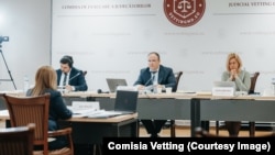 Membrii comisiei vetting audiază unul dintre judecătorii Curții de Apel Centru, februarie 2025.