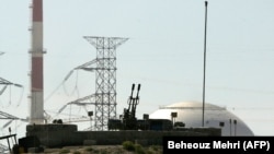 An anti aircraft gun is seen at the reactor building of the Bushehr nuclear power plant, February 26, 2018