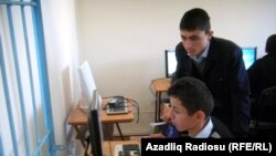 Students at a school in Azerbaijan peer at a computer monitor. (file photo)