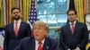 Președintele SUA, Donald Trump, în Biroul Oval, flancat de vicepreședintele JD Vance și secretarul de stat Marco Rubio.
