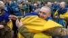 Емоції українських військових після повернення із російського полону