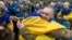 Емоції українських військових після повернення із російського полону