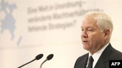 Министр обороны США Роберт Гейтс на конференции по вопросам безопасности в Мюнхене, 10 февраля 2008 