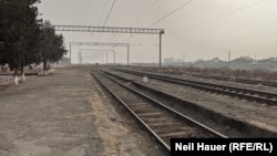 Железная дорога близ станции Ереван (архив)
