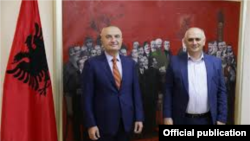 Средба во Тирана на албанскиот претседател Илир Мета и градоначалникот на градот Дебар во Северна Македонија Хекуран Дука.
