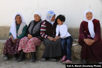 Қызы әкесінің мүшесін жақсы көреді