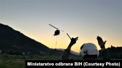 U gašenju požara su angažovane i helikopterske jedinice.